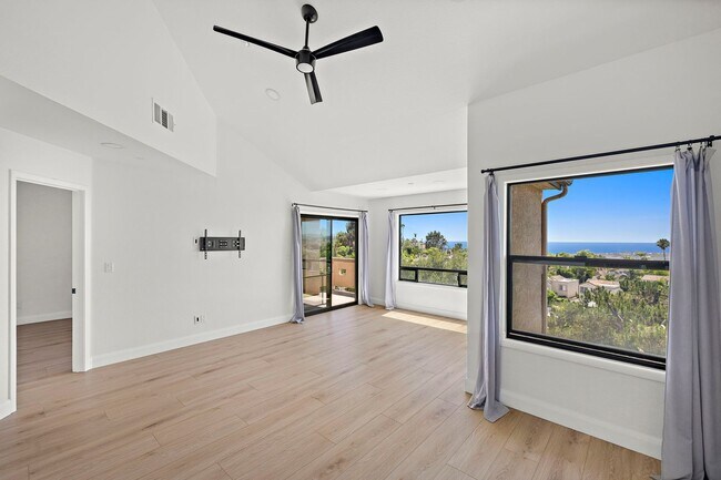 Building Photo - 1060 Calle Del Cerro