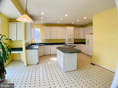 Building Photo - 47 Montgomery Dr
