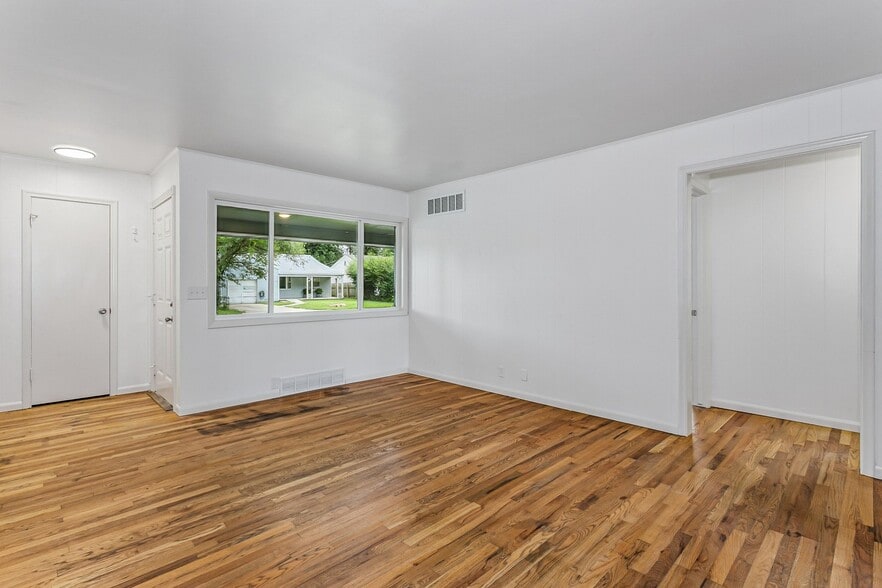 Building Photo - 633 N Clayton Ave