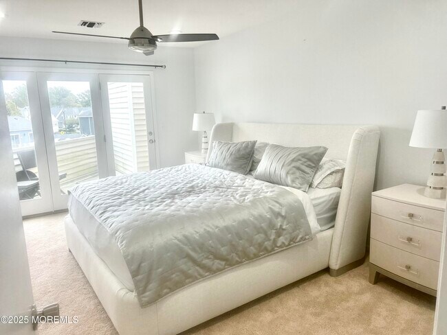 Building Photo - 5 Sea Breeze Ct