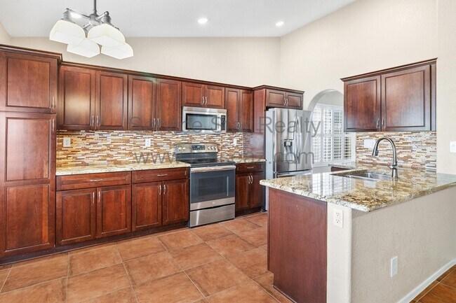 Building Photo - 3110 N 114th Dr