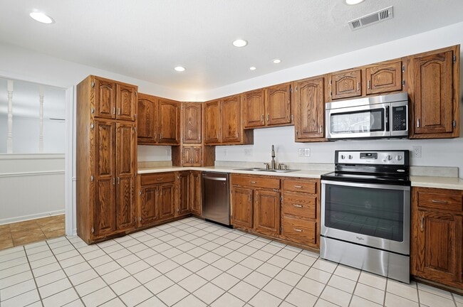 Building Photo - 7214 Winnebago Dr