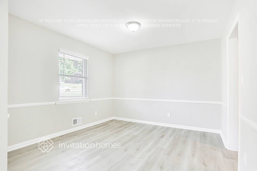 Building Photo - 2434 Shamrock Dr