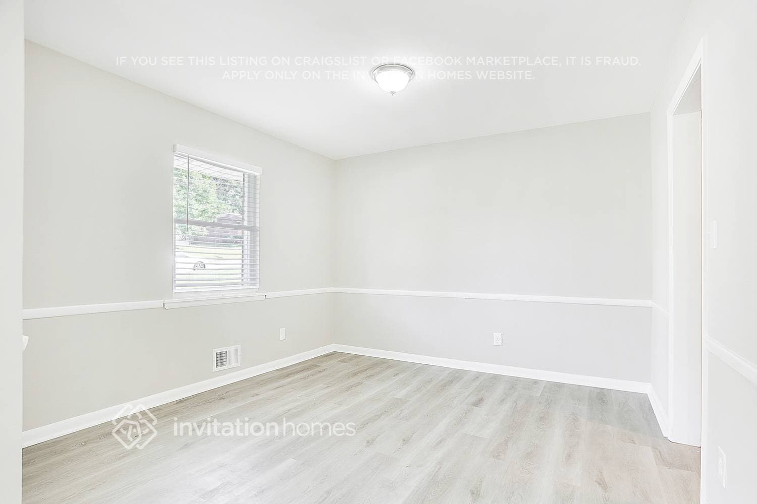 Building Photo - 2434 Shamrock Dr