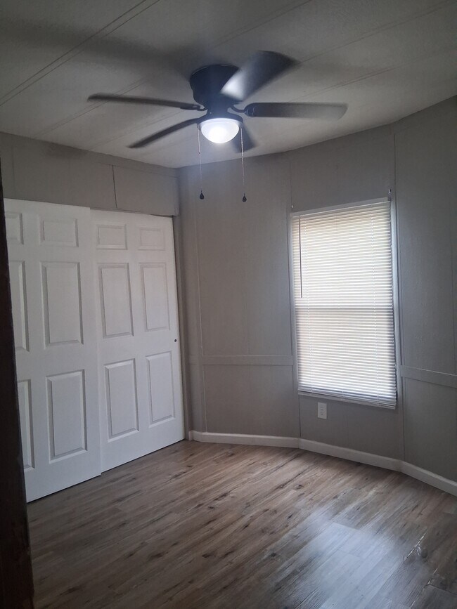 Building Photo - 252 Golden Crest Dr