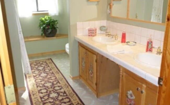 Building Photo - 7548 Evergreen Dr