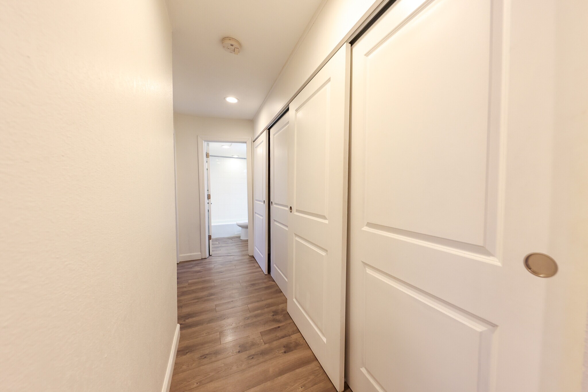 Building Photo - 4624 Cedar Lake Road S #2