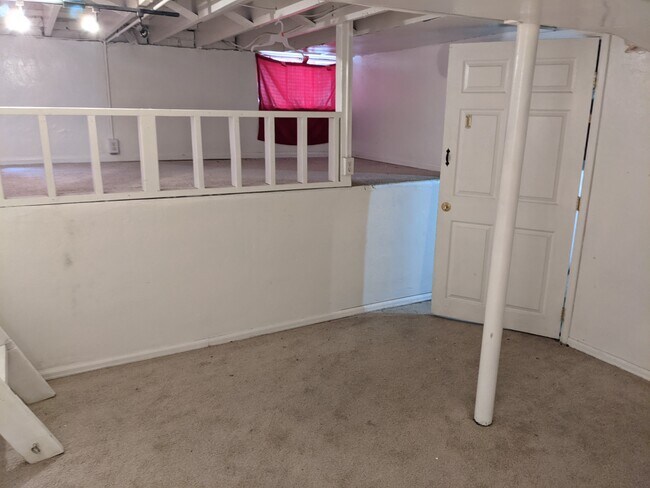 Building Photo - 2227 N Grand Ave