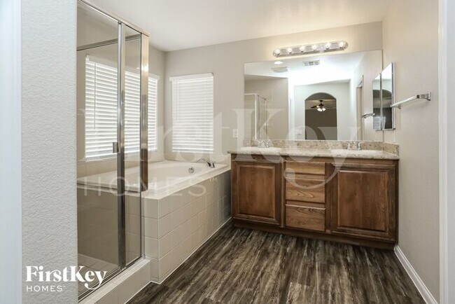 Building Photo - 4032 Villa Serena Ln