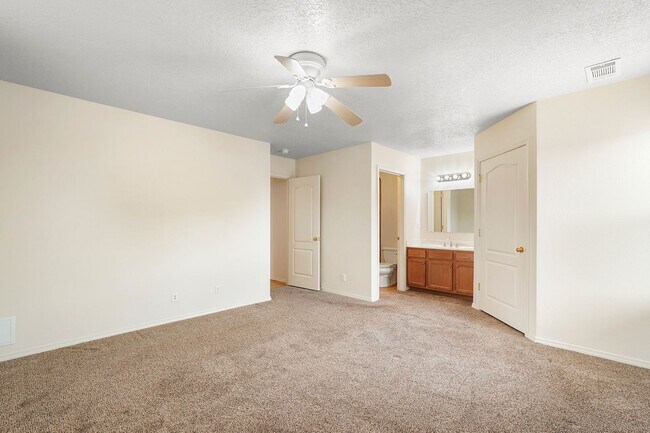 Building Photo - 270 Littler Dr SE