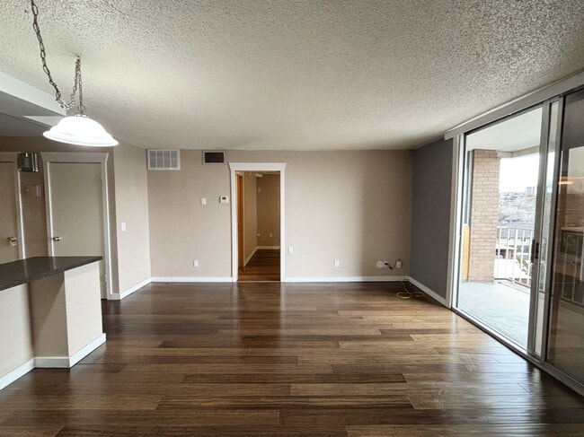 Building Photo - 710 E 200 S