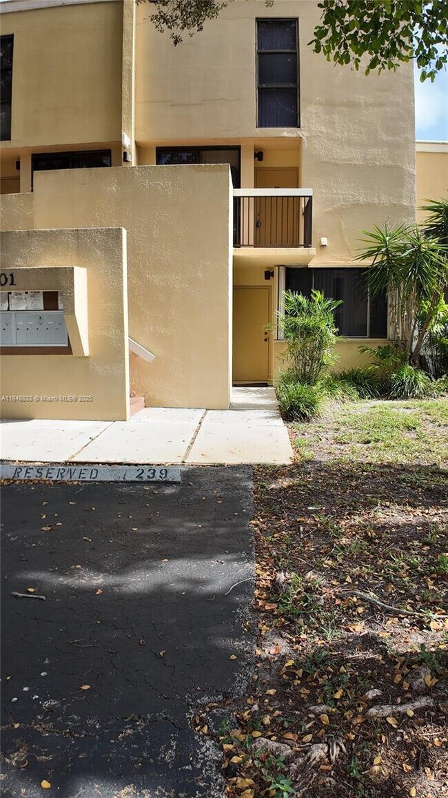 Building Photo - 2801 SW 87th Ave