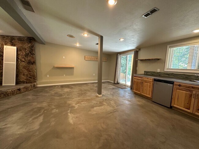 Building Photo - 3 Bed 2 Bath home with 2 Car Garage in Bellingham