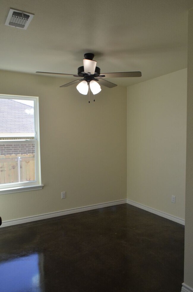 Building Photo - 1001 Cline Dr