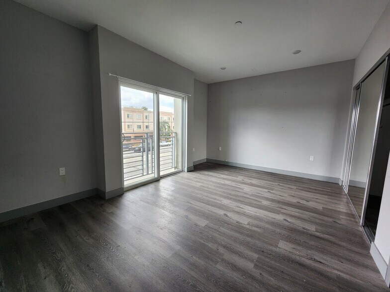 Building Photo - 7040 Woodman Ave