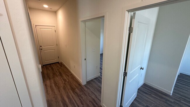 Building Photo - Coyote Run Duplexes 6000