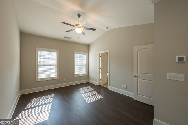 Building Photo - 921 Hickory Leaf Ct SE