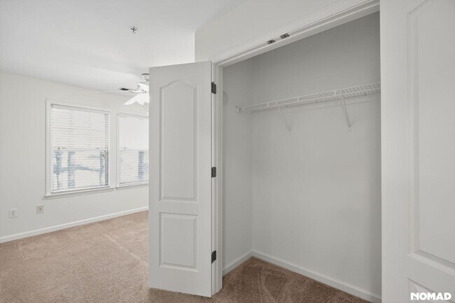 Building Photo - 235 River Green Ave