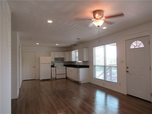 Building Photo - 10620 Deer Canyon Rd