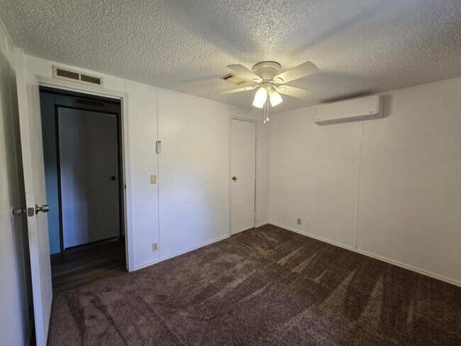 Building Photo - 12454 Cumberland Rd