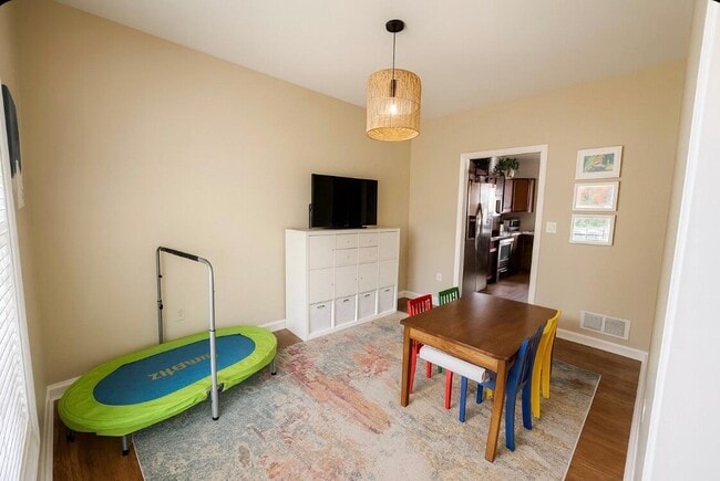 Building Photo - 2688 Woodlawn Way