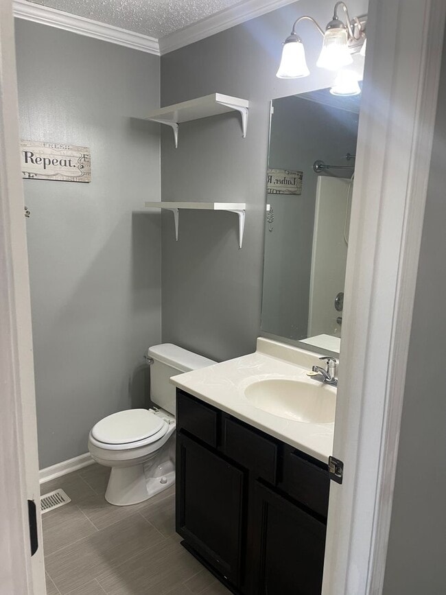 Building Photo - Townhouse for rent 2 bed 1.5 bath Castle Rock Co
