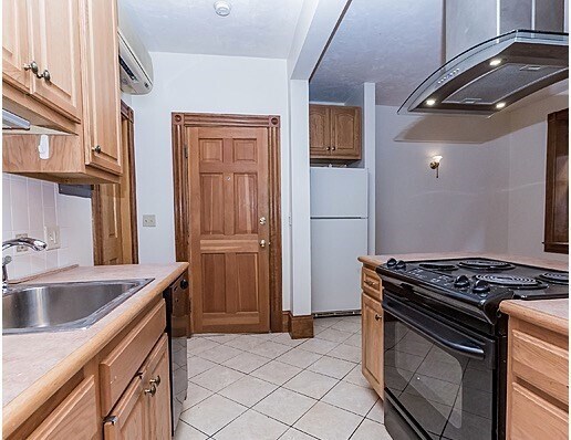 Building Photo - 97 Myrtle St