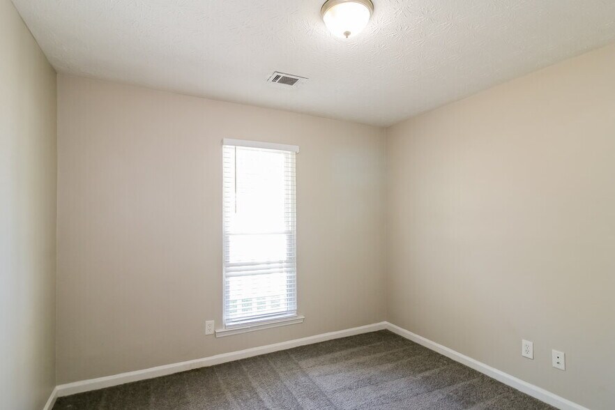 Building Photo - 7943 Taylor Cir