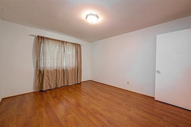 Building Photo - 642 S Ripple Creek Dr