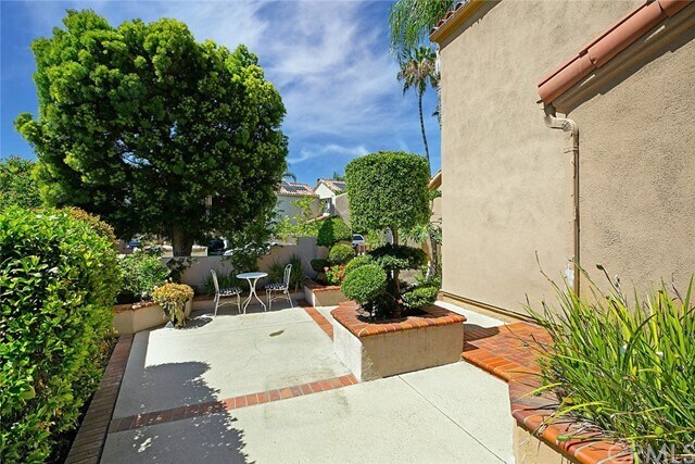 Building Photo - 23 Las Cruces