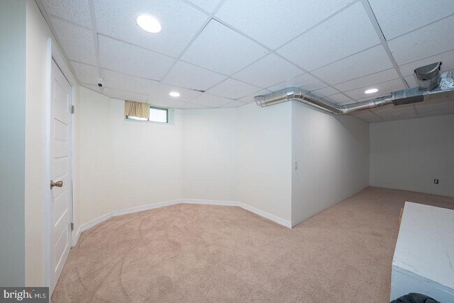 Building Photo - 110 Llanfair Rd