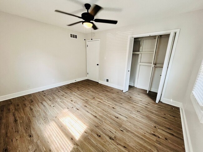 Building Photo - Three Bedroom Modern Farmhouse in Southern...