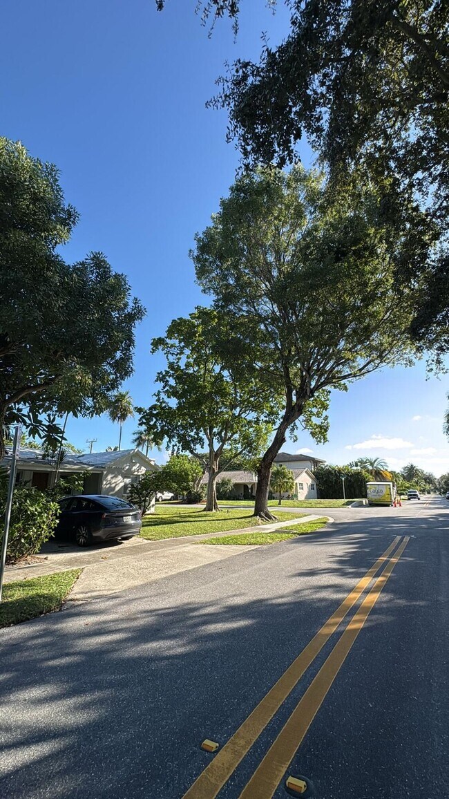 Building Photo - 291 E Boca Raton Rd