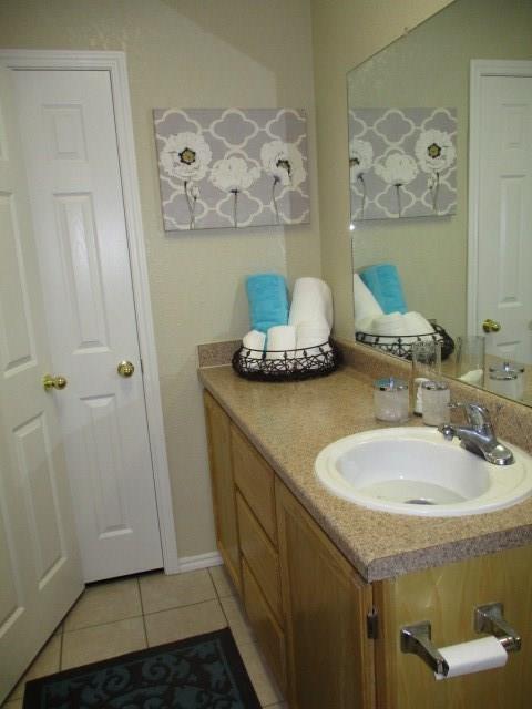 Building Photo - 3/2/2 Old Granbury Estates! Very nice home...