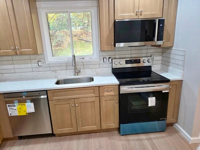 Building Photo - 69 Homestead Ln