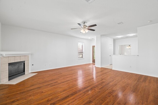 Building Photo - 15327 Hickory Dale St