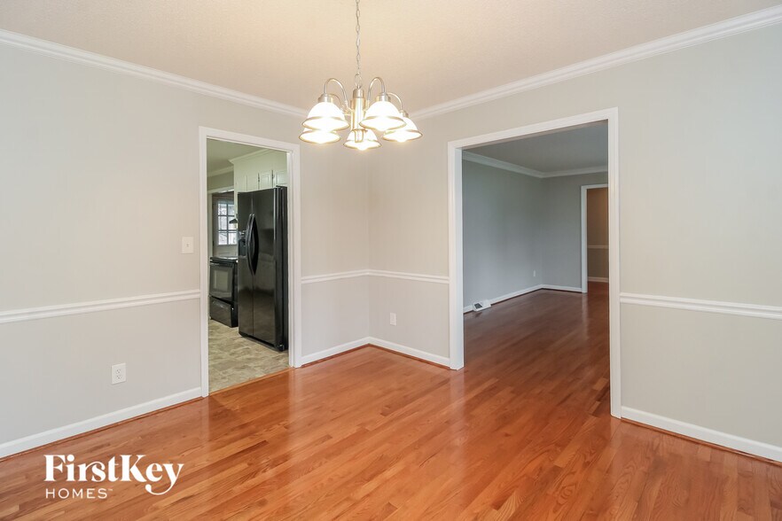 Building Photo - 535 Drumheller Rd