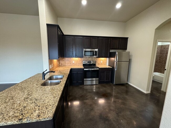Building Photo - Beautiful 3x2 Duplex in New Braunfels, TX!