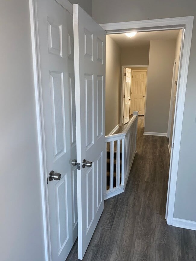 Building Photo - Front Porch Row - Oak Lane