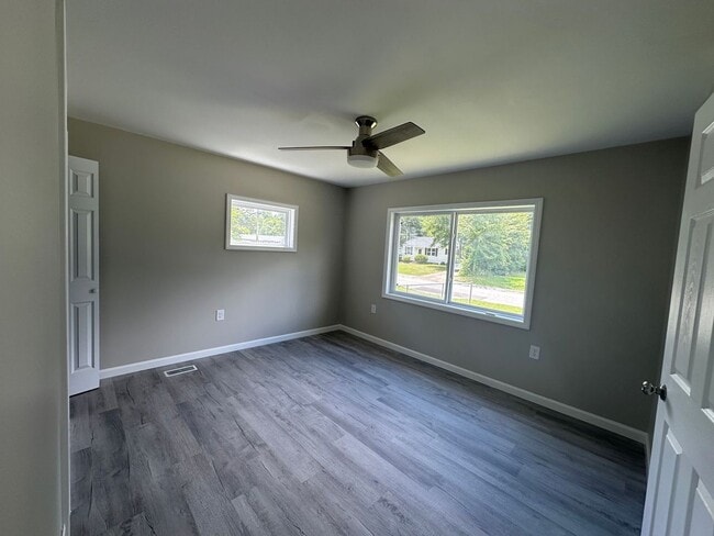 Building Photo - 607 New River Dr