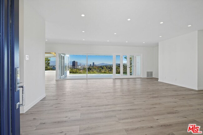 Building Photo - 16210 Bertella Dr