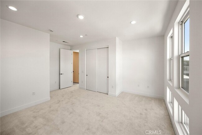 Building Photo - 164 Apron