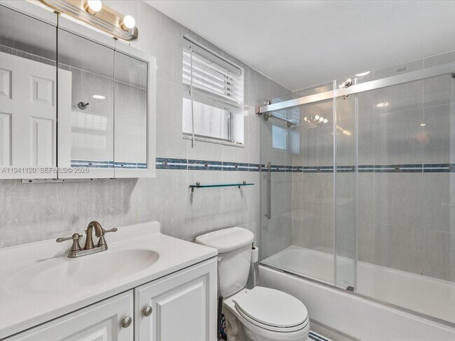 Building Photo - 1615 West Ave