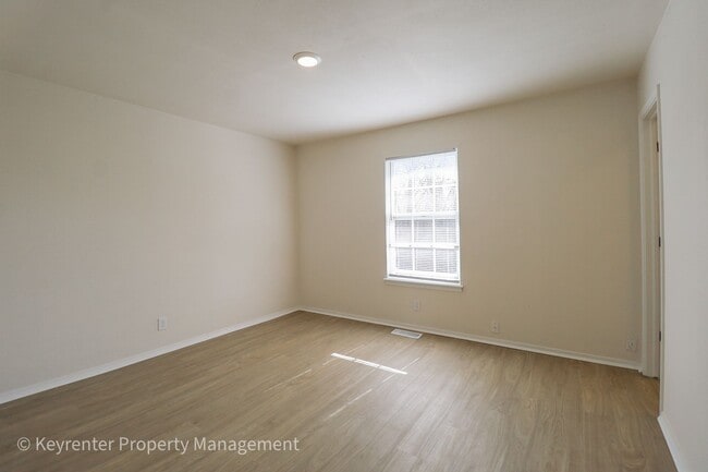 Building Photo - E 31st Ct Duplex