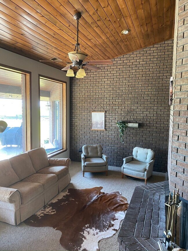 Building Photo - 36400 Road 148