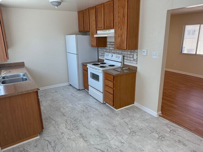 Building Photo - 2225 Hillsborough Ct