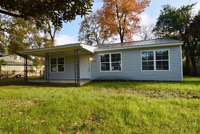 Primary Photo - 1924 Roberson Rd