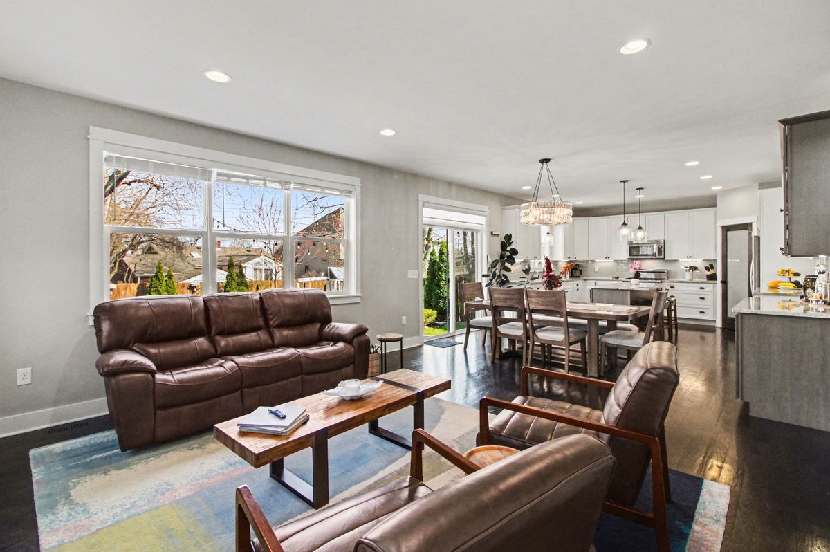 Building Photo - 3906 Hillside Dr