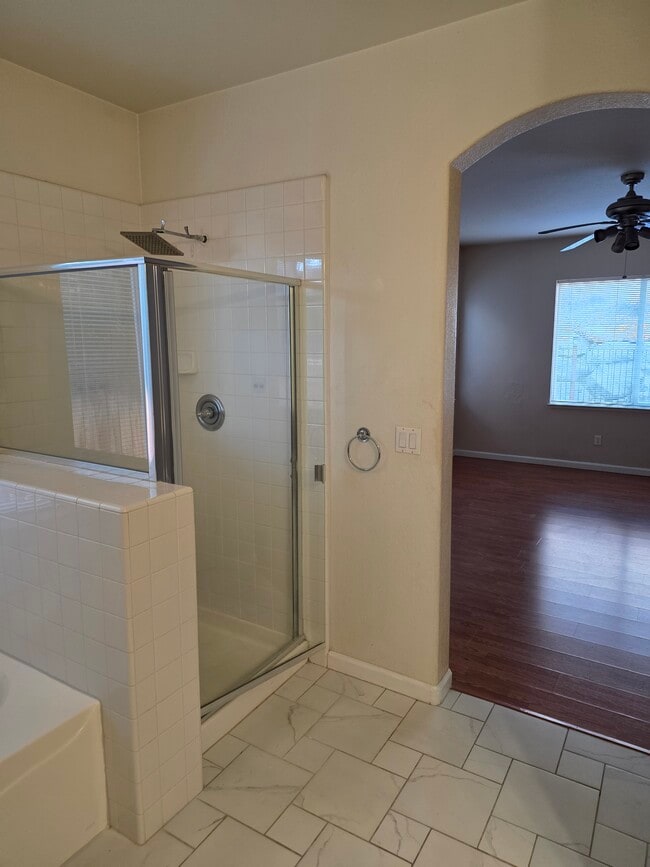 Building Photo - 7121 Crest Hill Dr