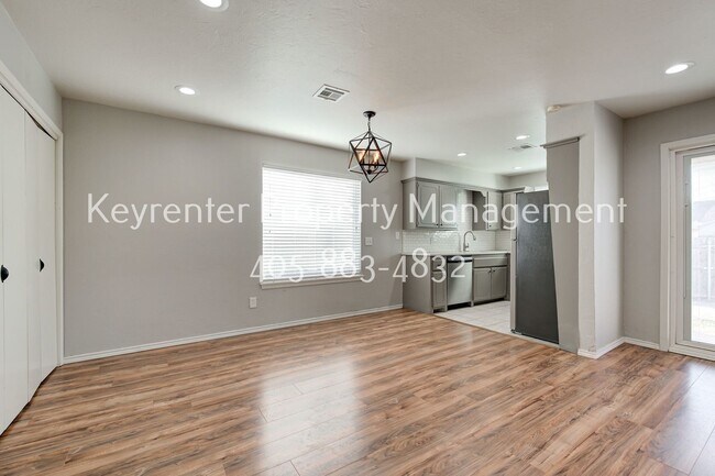 Building Photo - 429 Belmont Dr